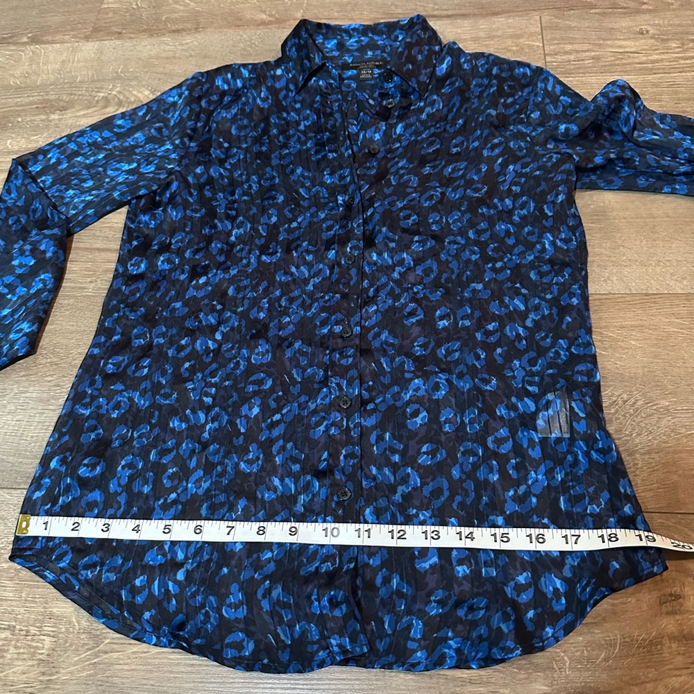 Banana Republic Dillon Shirt – Blue Leopard Print (XS Petite) - Picture 9 of 14